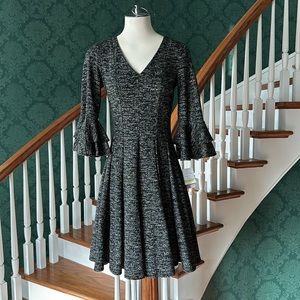 NWT This Gabby Skye black and ivory fitted bodice v necked dress